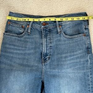 Madewell high-rise skinny jeans. The perfect vintage jean skinny jeans size 28.